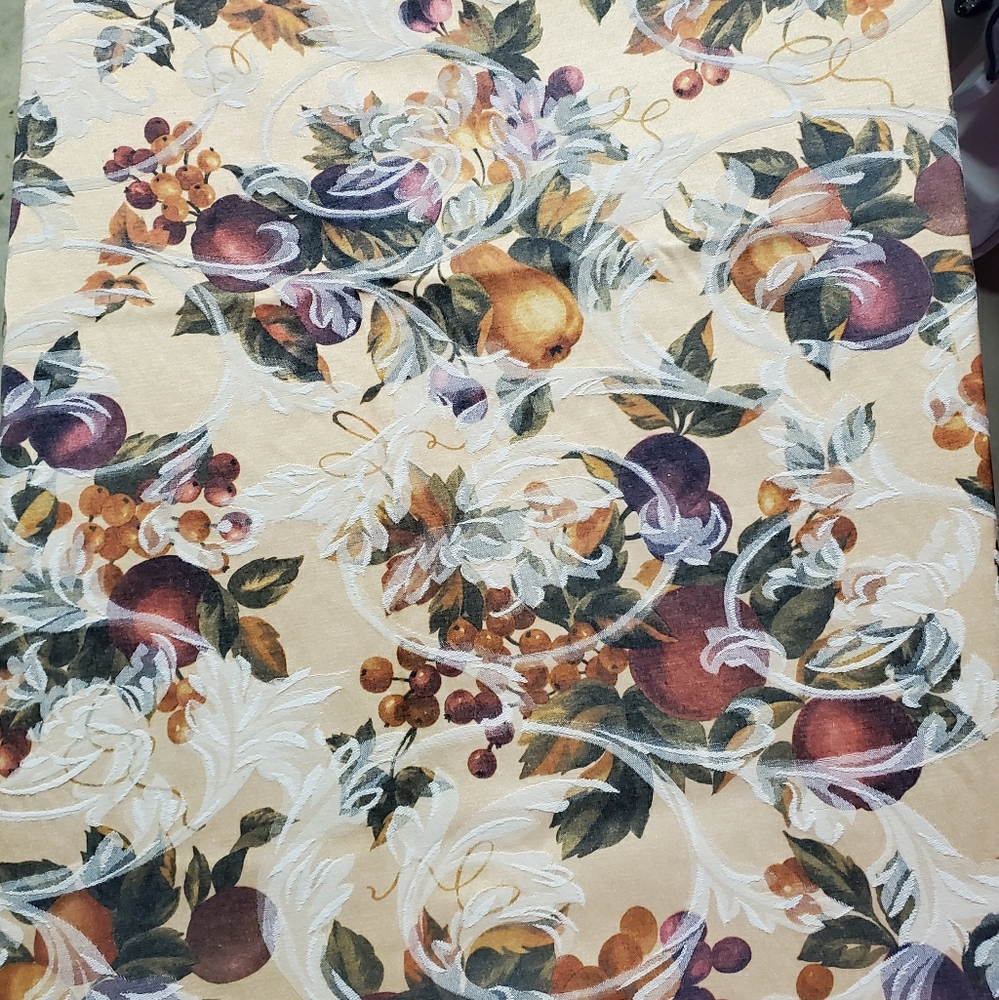 Classic Cream Fruit-Print Tablecloth